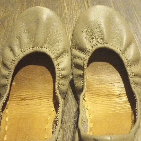 Tieks Taupe Tan Foldable Ballet Flats Size 7 - Picture 5 of 12